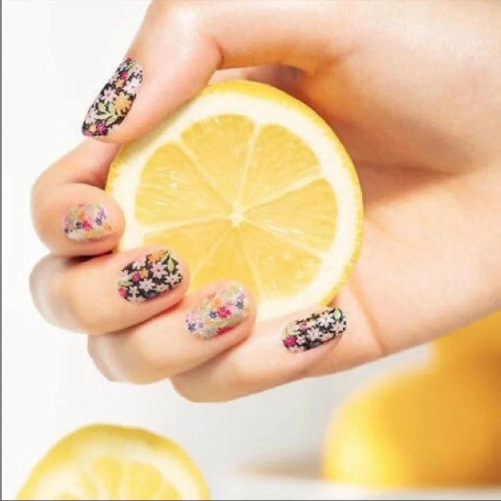 *Retired* Color Street: Daisy Me Rolling | Floral Black White Spring Pink Flower - Picture 5 of 13